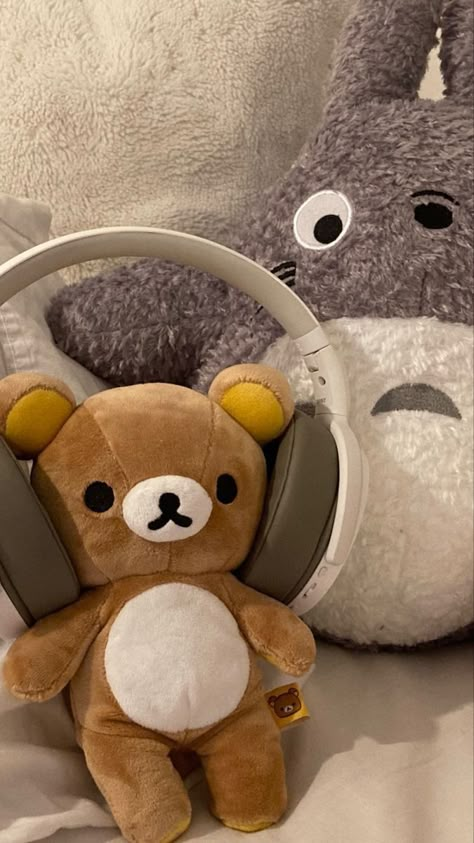 Cute Wallpapers For Widgets, Animals With Headphones, Mikayla Core, Aesthetic Organizing, Korilakkuma And Rilakkuma, Rilakkuma Plushie, Rilakkuma And Korilakkuma, Wallpaper Home Screen, My Lockscreen