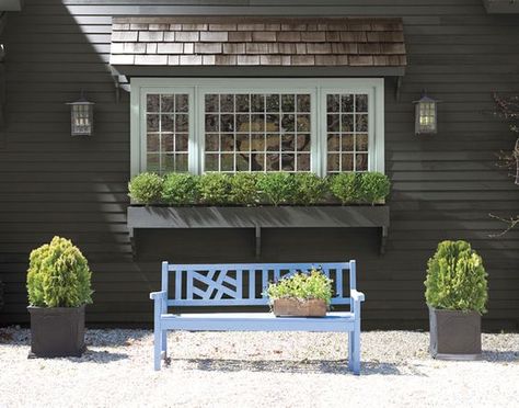 9 Soft Black Paint Colors from Benjamin Moore Best Exterior House Paint, Benjamin Moore Exterior, Exterior House Paint Color, Picking Paint Colors, Paint Color Combinations, Exterior House Paint, Black Paint Color, House Paint Color Combination, Brown Roof