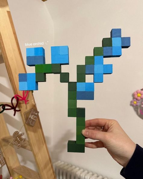 blue orchid from Minecraft 🫧 Blue Orchids Minecraft, Wood Block Minecraft Flower, Wooden Cube Minecraft, Blue Orchid Minecraft, Flower Pixel Art Grid, Minecraft Flowers, Diy Minecraft Decorations, Minecraft Diy Crafts, Minecraft Room Decor