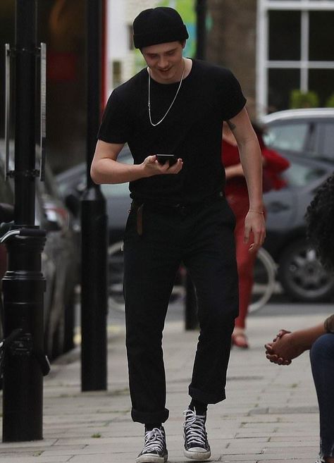 Converse Men Outfit, Rockabilly Style Men, Inspirational Outfits, Converse Outfit, Black Outfit Men, Brooklyn Beckham, Dope Outfits For Guys, Street Style Outfits Men, Mens Casual Dress Outfits