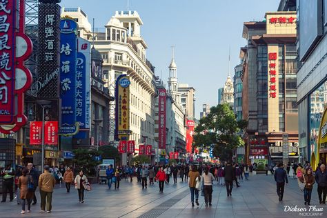 Nanjing Road Shopping Street Pedestrian Street, People Watching, Nanjing, China, Road