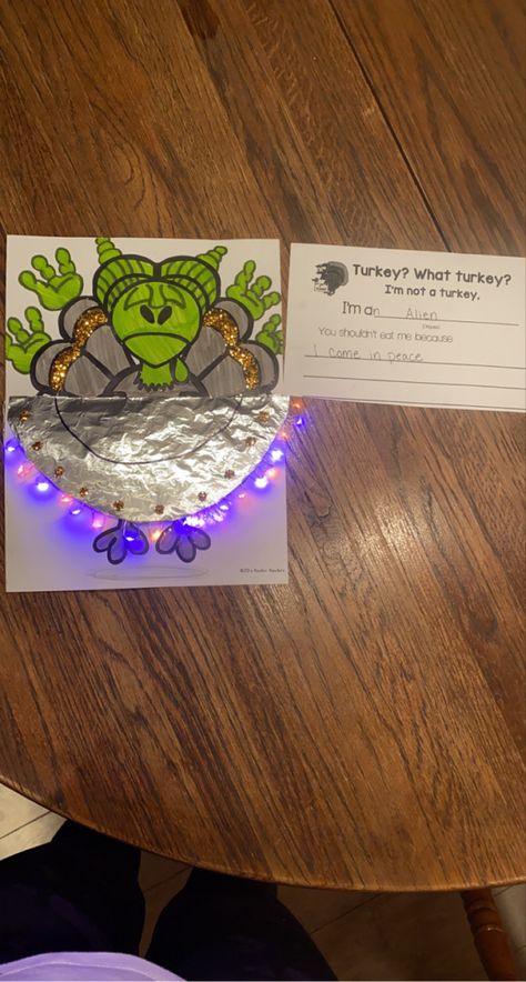 We made an alien with working lights on the spaceship to discquise our sons turkey so he doesnt get eattin! This was a fun school art project! Alien Turkey Disguise, Disguise Your Turkey, Turkey Disguise Project, Turkey Disguise, How To Make Turkey, Fun School, School Art Projects, School Art, Pumpkin Decorating