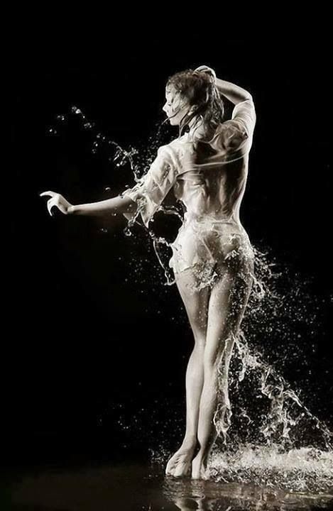 Dancing on water Photographie Portrait Inspiration, Black And White Photograph, Haruki Murakami, Dance Photos, Foto Art, Dance Art, Dance Photography, Dance Poses, Just Dance