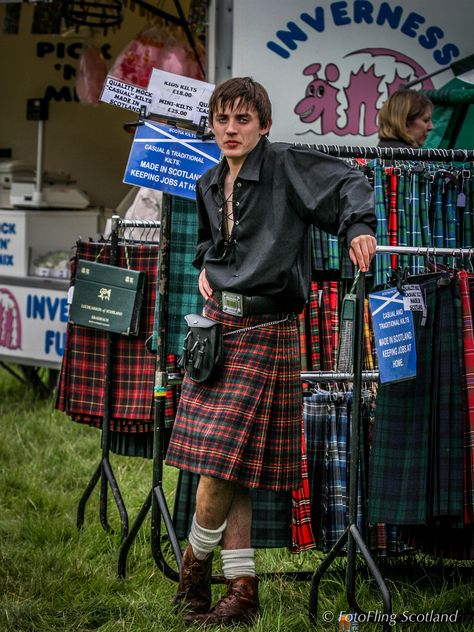 Kilt Salesman. Cute is cute!  Inspiration for my daughter, . Kilt Outfits For Men, Kilt Aesthetics, Kilt Outfit Men, Scottish Skirt Outfit, Alternative Groom Attire, Scotish Men, Kilt Men, Scottish Skirt, Le Kilt