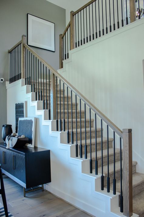 Balcony Remodel, Stair Railing Makeover, Modern Stair Railing, Stairs Renovation, Stair Banister, Stair Makeover, Staircase Railing Design, Iron Stair Railing, Stairs Makeover