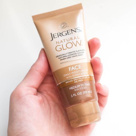 jergens natural glow face daily moisturizer Moisturizer With Sunscreen, Face Cream Recipe, Overnight Beauty Hacks, Diy Face Moisturizer, Jergens Natural Glow, Tan Skin Tone, Cream For Oily Skin, Coconut Oil For Face, Glow Face