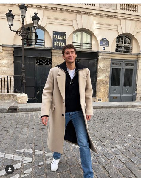 Mens Beige Overcoat Outfit, Man Paris Outfit, Mens Overcoat Outfit Casual, Men Winter Outfits Old Money, Winter Outfits Men Old Money, Nyc Men’s Fashion Winter, Paris Men Outfit, Camel Coat Outfit Men, New York Outfits Men