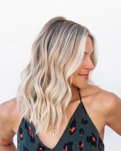 Fresh Blonde Highlights, Blonde Mom Hair, 2024 Summer Blonde Hair Trends, Blonde Hair Color Ideas For Fall Winter Medium Lengths, Stone Blonde Hair, Baby Highlights Blonde, Short Balayage Hair Blonde, Blonde Hair Bayalage, Blonde Hair Color Ideas For Fall Winter