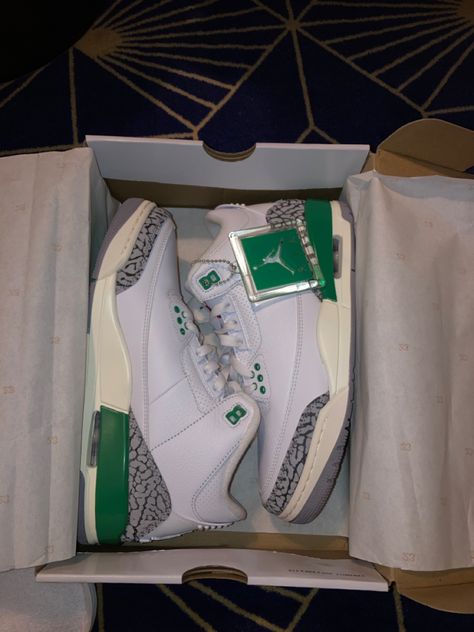 Lucky Green Outfit, Jordan 3 Lucky Green, Ig Store, Pretty Sneakers, Pretty Shoes Sneakers, Custom Nike Shoes, Shoes Outfit Fashion, Lucky Green, Fresh Shoes