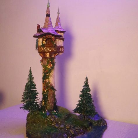 Rapunzel Stuff, Tangled Tower, Bolo Rapunzel, Rapunzel Tower, Creative Pumpkin Decorating, Rapunzel Party, Disney Rooms, Dice Tower, Creative Pumpkins