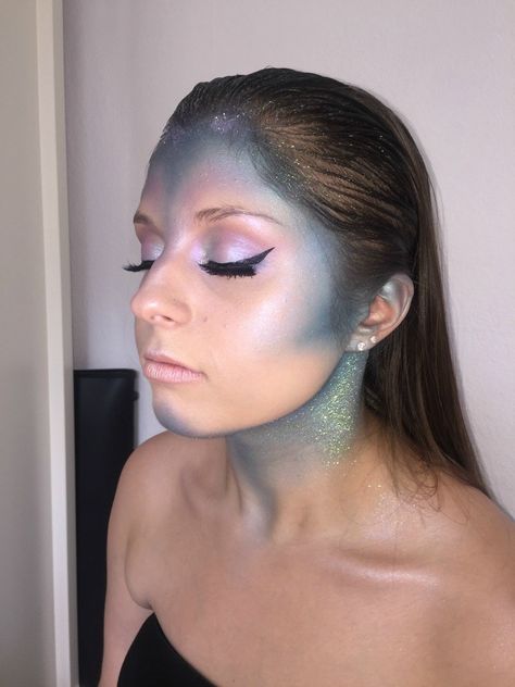 Easy Alien Makeup, Alien Makeup Ideas, Fest Smink, Makeup Ideas For Halloween, Alien Makeup, Mermaid Parade, Alien Costume, Mermaid Halloween, Ideas For Halloween