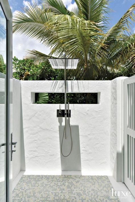 A Contemporary Palm Beach Home with Bermudian Influences | Luxe Interiors + Design Shower With Tile, Downsview Kitchens, Outdoor Shower Ideas, Bathroom Design Layout, Miele Appliances, Stucco Exterior, Cabinetry Design, Luxe Interiors, Diy Bathroom Decor