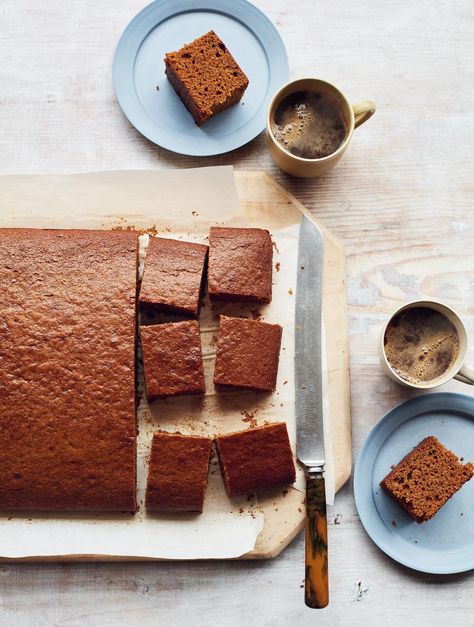 Mary Berry's Granny's Gingerbread - The Happy Foodie Mary Berry Gingerbread, Jamaican Ginger Cake, Parkin Recipes, Mary Berry Cakes, Berry Cakes, Mary Berry Recipes, Gingerbread Loaf, Gingerbread Cake Recipe, Gingerbread Recipes