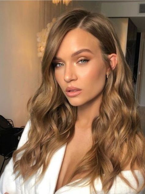 Color De Cabello Para Verse Más Joven y Delgada Spring Hair Color Trends, Rambut Brunette, Honey Brown Hair, Spring Hair Color, Dirty Blonde Hair, Marula Oil, Spring Hairstyles, Light Brown Hair, Hair Color Trends