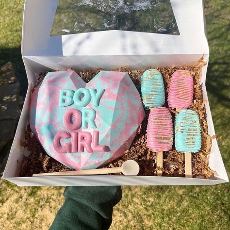 Gender Reveal Smash Heart, Smash Heart, Baby Reveal Cakes, Gender Reveal Box, Food Business Ideas, Food Business, Nyc Shopping, And July, Baby Reveal