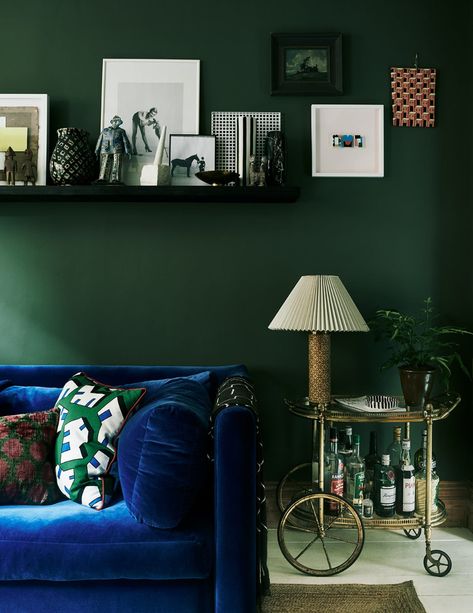 Hay Sofa, Colour Blocking Interior, Interior Design Blogs, Blue Couch, Italian Interior Design, Italian Interior, Green Walls, Living Room Green, Blue Sofa