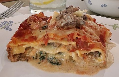 Braised Short Rib Lasagna, Short Rib Lasagna Recipe, Ragu Lasagna Recipe, Short Rib Lasagna, Lasagna Bechamel, Short Ribs Slow Cooker, Beef Ribs Recipe, Rib Sauce, Sausage Lasagna