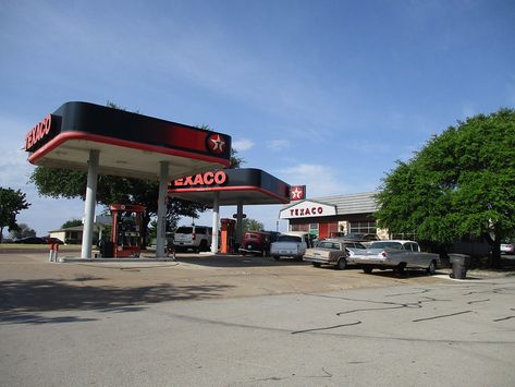 Texaco Gas Station, Environment References, Texaco Vintage, Old Gas Stations, Washing Windows, Gas Stations, Barn Design, Service Station, Fort Worth Texas