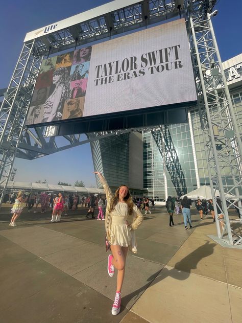 Ears Tour Aesthetic, Eras Tour Instagram Post, Eras Tour Photos, Eras Tour Poses, Eras Tour Pics, Eras Tour Photo Ideas, Eras Tour Picture Ideas, Taylor Swift Tour Outfits, Swift Tour