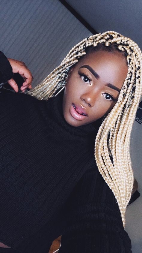 Blonde Braids on Dark Skin 😍 IG: @le_tisu Blonde Braids Black Women Dark Skin, Dark Skin Blonde Hair, Dirty Blonde Hair Color Ideas, Blonde Underneath, Colored Box Braids, Blonde Box Braids, Blonde Braids, Cute Braided Hairstyles, Dirty Blonde Hair