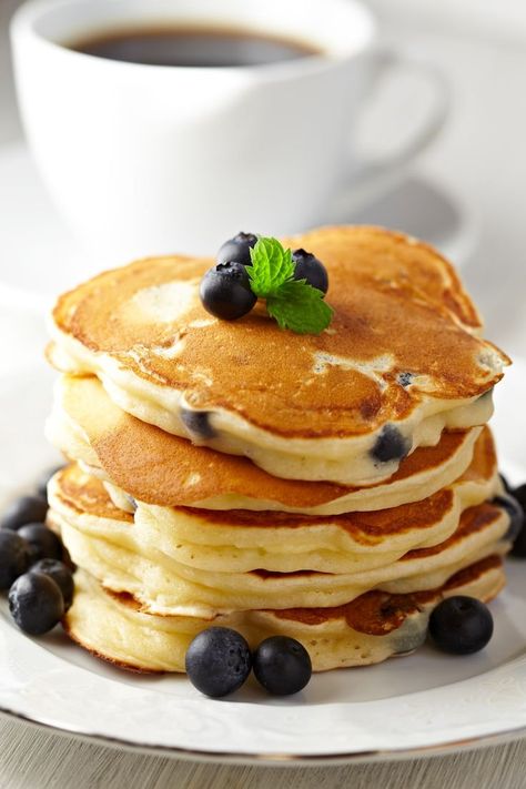 A recipe for thick and Fluffy Keto Pancakes ( aka Lupin Flour Pancakes) that tastes like pancakes you would get in a diner! They have only 0.5 net carbs each and taste like the real thing! Dessert Crepes, Blueberry Pancakes Recipe, Homemade Pancake Recipe, No Flour Pancakes, Pancakes From Scratch, Buckwheat Pancakes, Keto Pancakes, How To Make Pancakes, Homemade Pancakes