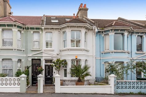 Brighton Houses Exterior, Brighton England Houses, British Seaside House, Brighton Townhouse, England Houses, Shifting Script, British House, Spring Gardens, Brighton Houses