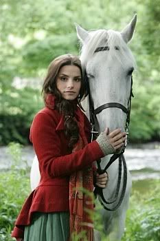 Wuthering Heights (2009) My favorite version I have seen. Melissandre Game Of Thrones, Charlotte Riley, Bronte Sisters, Period Piece, Make A Character, Emily Bronte, Wuthering Heights, Green Gown, Costume Drama