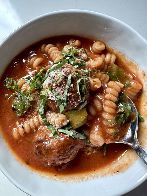 Easy Meatball Tomato Soup Tomato Soup Pasta, Meatballs And Pasta, Meatball Seasoning, Easy Meatball, Meatball Soup Recipes, Meatball Pasta, Soup Pasta, Noodle Recipes Easy, Beef Noodle Soup