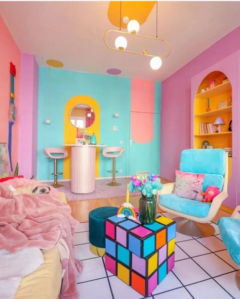 Pink Wallpaper Bedroom, Deco Pastel, Colorful Room Decor, Colorful Apartment, Quirky Decor, Pastel Room, Colourful Living Room, Decoration Originale, Instagram Music