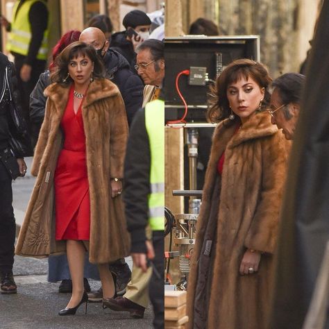 The Gaga Source on Instagram: “Lady Gaga looking gorgeous on the set of #HouseOfGucci in Rome today. (March 22) #ladygaga #gaga #gucci” Lady Gaga Gucci, House Of Gucci Lady Gaga, Wife Aesthetic, Mob Wives, Mob Wife, Lady Gaga, Rome, Fur Coat, Gucci