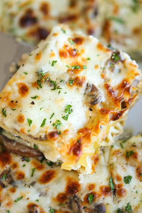 Creamy Spinach and Mushroom Lasagna - Damn Delicious Spinach Mushroom Lasagna Recipe, Spinach And Mushroom Lasagna, Mushroom Lasagna Recipe, Spinach Mushroom Lasagna, Resep Makanan Beku, Grain Dishes, Mushroom Lasagna, Spinach And Mushroom, Resep Pasta