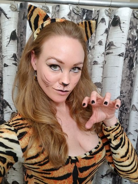 Tiger Costume Women Makeup, Diy Tiger Costume Women, Simple Tiger Makeup, Tiger Costume Makeup, Tiger Face Makeup, Easy Tiger Makeup, Tiger Makeup Women, Tiger Makeup Halloween, Narnia Makeup