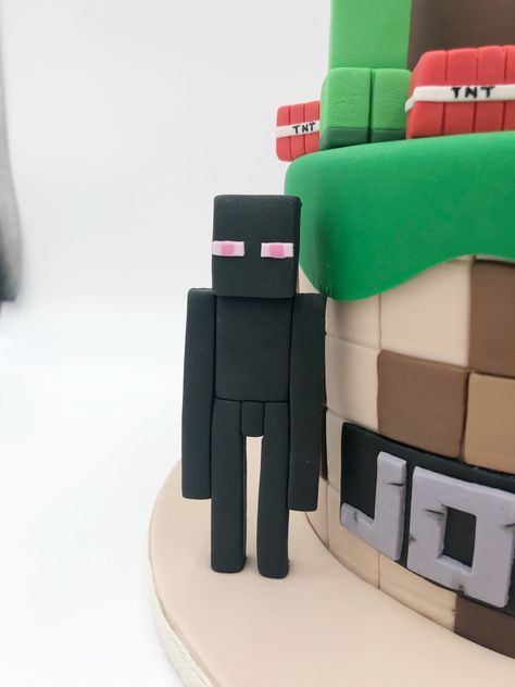 Fondant Enderman Minecraft Minecraft Cake Enderman, Enderman Birthday Cake, Minecraft Skeleton Cake, Enderman Cake, Minecraft Fondant, Boys Bday Cakes, Minecraft Cake Designs, Fondant Unicorn Cake Toppers, Diy Minecraft Birthday Party