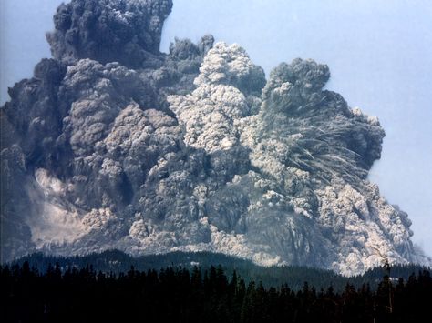 Mount St. Helens, moments after the landslide that triggered the May 18, 1980 eruption. Volcano Preparedness, Weather Wallpaper, Pyroclastic Flow, Mt St Helens, Mount St Helens, Saint Helens, Rare Historical Photos, Active Volcano, St Helens