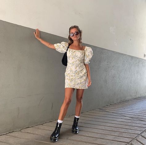 Matilda Djerf - Doc Martens, black purse, floral dress with puffy sleeves Puffy Sleeve Dress, Doc Martens Outfit, Dress With Puffy Sleeves, Girls Robes, Matilda Djerf, Outfit Look, Todays Outfit, Doc Martens, Spring Summer Outfits