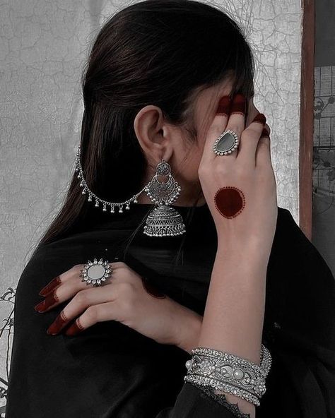 Stylish Dpz, Desi Fashion Casual, Fancy Jewellery Designs, Indian Jewellery Design Earrings, Indian Jewellery Design, Classy Photography, Indian Aesthetic, Bridal Jewellery Indian, Simple Mehndi Designs