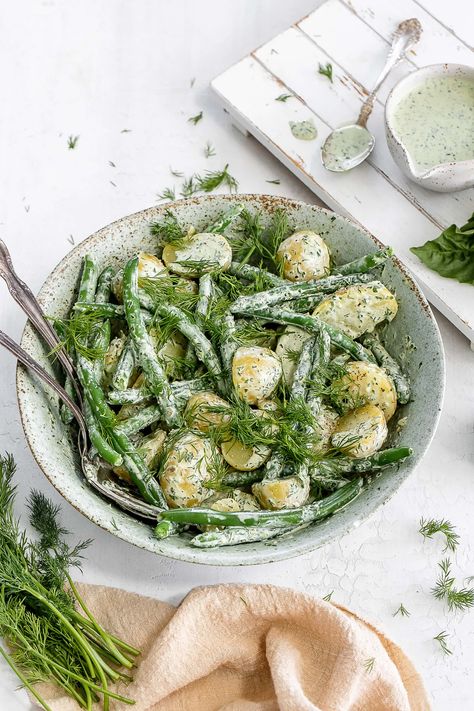 Easy Green Goddess Potato Salad with Green Beans Green Bean And Potato Salad, Green Goddess Potato Salad, Potato Green Bean Salad, Potato Salad With Green Beans, Green Bean Potato Salad, Thanksgiving Potatoes, Cookout Menu, Potato Salad Dill, Dill Potatoes