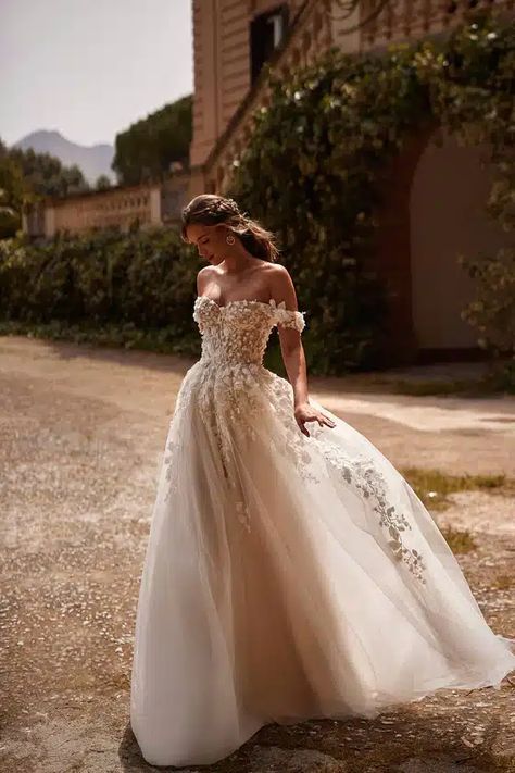 Mia Brautkleid | Brautblüte Wedding Lounge, Wedding Dress Store, Back Wedding Dress, Bridal Show, Wedding Dress Couture, Couture Wedding, Best Wedding Dresses, Wedding Dresses Romantic, Wedding Beauty