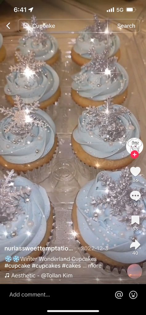 Winter Wonderland Cupcake Ideas, Winter Wonderland Baby Shower Cake, Winter Wonderland Cupcakes, Wonderland Cupcakes, Winter Baby Shower Themes, Baby Its Cold, Winter Wonderland Baby Shower, Outside Baby Showers, Winter Cake