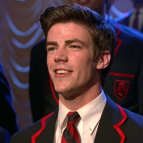 Grant Gustin // Glee Grant Gustin Glee, Sebastian Glee, Pfp Photos, Sebastian Smythe, Nolan Gerard Funk, Glee Icons, Flash Barry Allen, The Flash Grant Gustin, Superman Lois