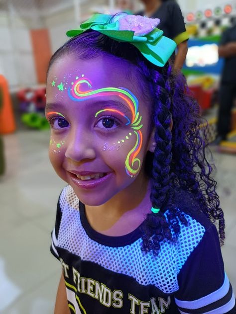 Glow In Dark Face Paint, Easy Neon Face Paint Ideas, Black Light Face Paint Ideas, Neon Uv Makeup, Jelly Fish Face Painting, Easy Festival Face Paint, Glow Party Face Paint Ideas, Glow Party Face Paint, Uv Face Paint Ideas Simple