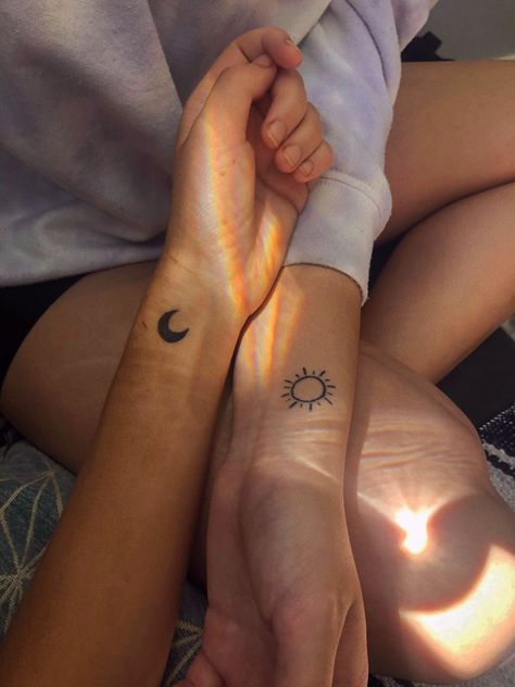 Minimalistit moon and sun tattoo with my bestfriend 🌞🌚✨ Matching Sun And Moon Tattoo Friends, Moon And Sun Tattoo Best Friend, Sun And Moon Relationship, Matching Sun And Moon Tattoo, Moon Tattoo Wrist, Moon And Sun Tattoo, Sun And Moon Tattoo Matching, Summer Henna, Matching Tats