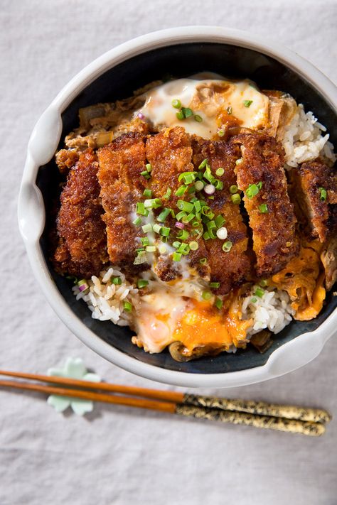 Pork Cutlet Bowl, Pork Cutlet, Mapo Tofu, Desain Pantry, Pork Cutlets, Japanese Cooking, Japanese Dishes, Pork Dishes, Japan Food