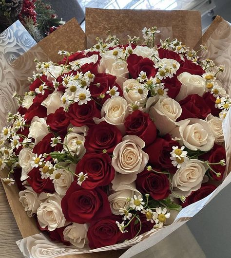 Roses Bouquet Gift, White Rose Bouquet, Luxury Flower Bouquets, Red Rose Bouquet, Boquette Flowers, Flower Shops, Flowers Bouquet Gift, Nothing But Flowers, Dream Gift