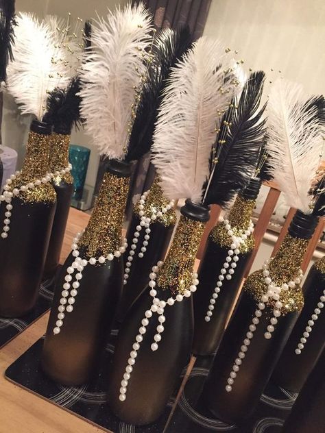 ♔ Le Bal Masqué Black Hollywood Theme Party, Gabsy Party Ideas, Black And Gold Prom Centerpieces, Jazz Brunch Decorations, Gatsby Themed Table Decor, Black And Gold Party Centerpieces Diy, The Great Gatsby Party Decorations, Roaring 20s Party Centerpieces, Roaring 50s Party