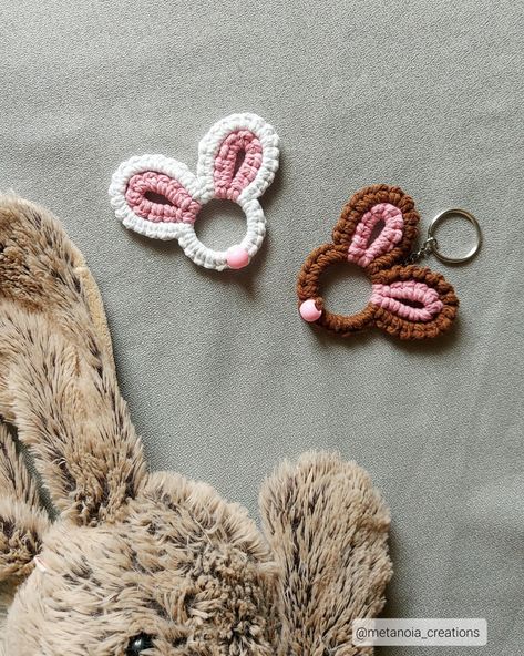 Macrame Bunny Ears, Spring Macrame, Easter Macrame, Macrame Easter, Small Macrame Projects, Macrame Animals, Macrame Ornaments, Macrame Accessories, Macrame Style