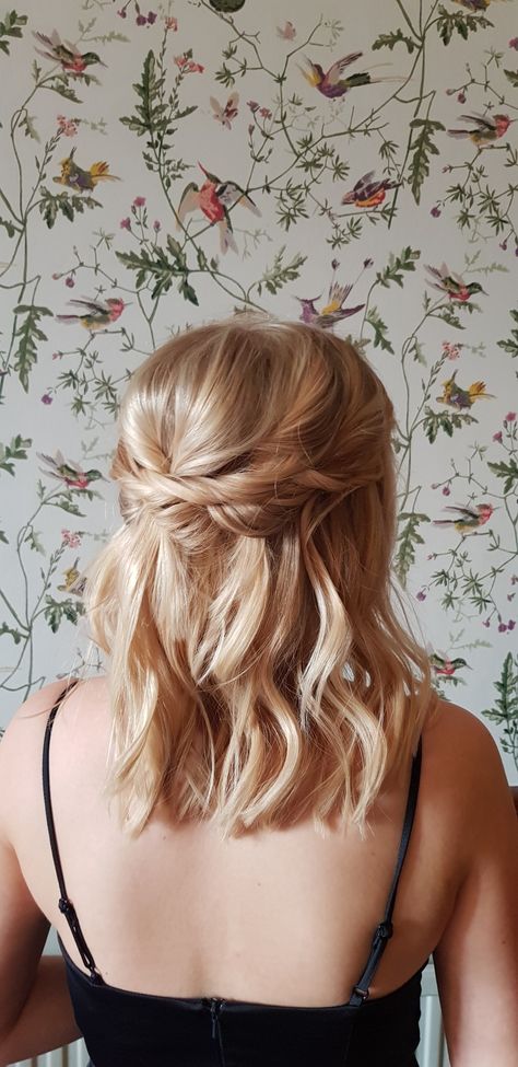 Medium Length Hairstyles Bridesmaid, Shorter Hair Bridesmaid Styles, Bridesmaid Hairstyles Fine Hair Down, Bridemaids Hairstyles Half Up Medium Lengths, Bridesmaid Hairstyles For Short Hair Half Up, Medium Length Bridesmaid Hairstyles Half Up, Short Hair Half Up Half Down Prom, Prom Hairstyles Half Up Half Down Short Hair, Bridesmaid Half Up Half Down Hair Medium Length