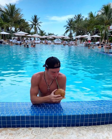 Andrei Svechnikov on Instagram: “☀️🌴🥥” Andrei Svechnikov, Nhl Hockey Players, Hockey Girlfriend, Ice Sports, Boys Hockey, Hockey Memes, Hot Hockey Players, Creepy Guy, Tyler Seguin