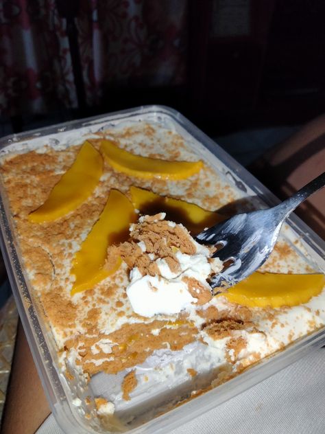 Mango Float Aesthetic, Philippine Photography, Food Prank, Mango Graham, Graham Cake, Mango Float, Food Pranks, Delicious Food Image, Filipino Street Food