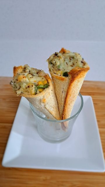 Appetizer Recipes Vegetarian, Bread Cones, Pizza Cones, Weekend Recipes, Pizza Cheese, Dry Herbs, Sunday Breakfast, Weekend Meals, Candy Christmas